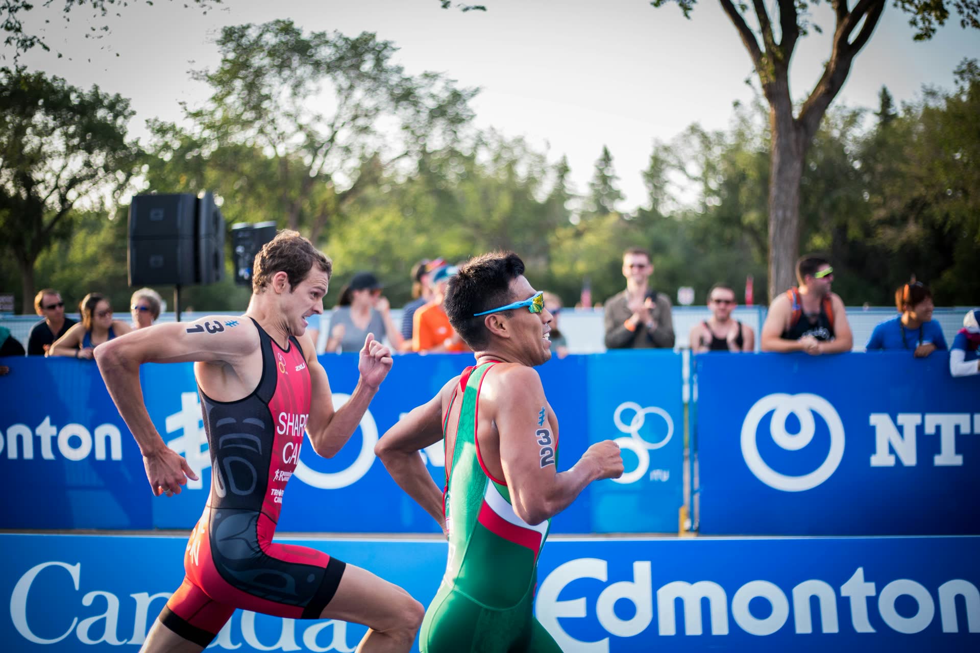 Deux coureurs en pleine course